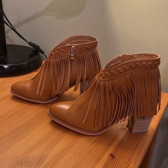 Beast Ankle Fringe Boots size 8 - Picture 3 of 10